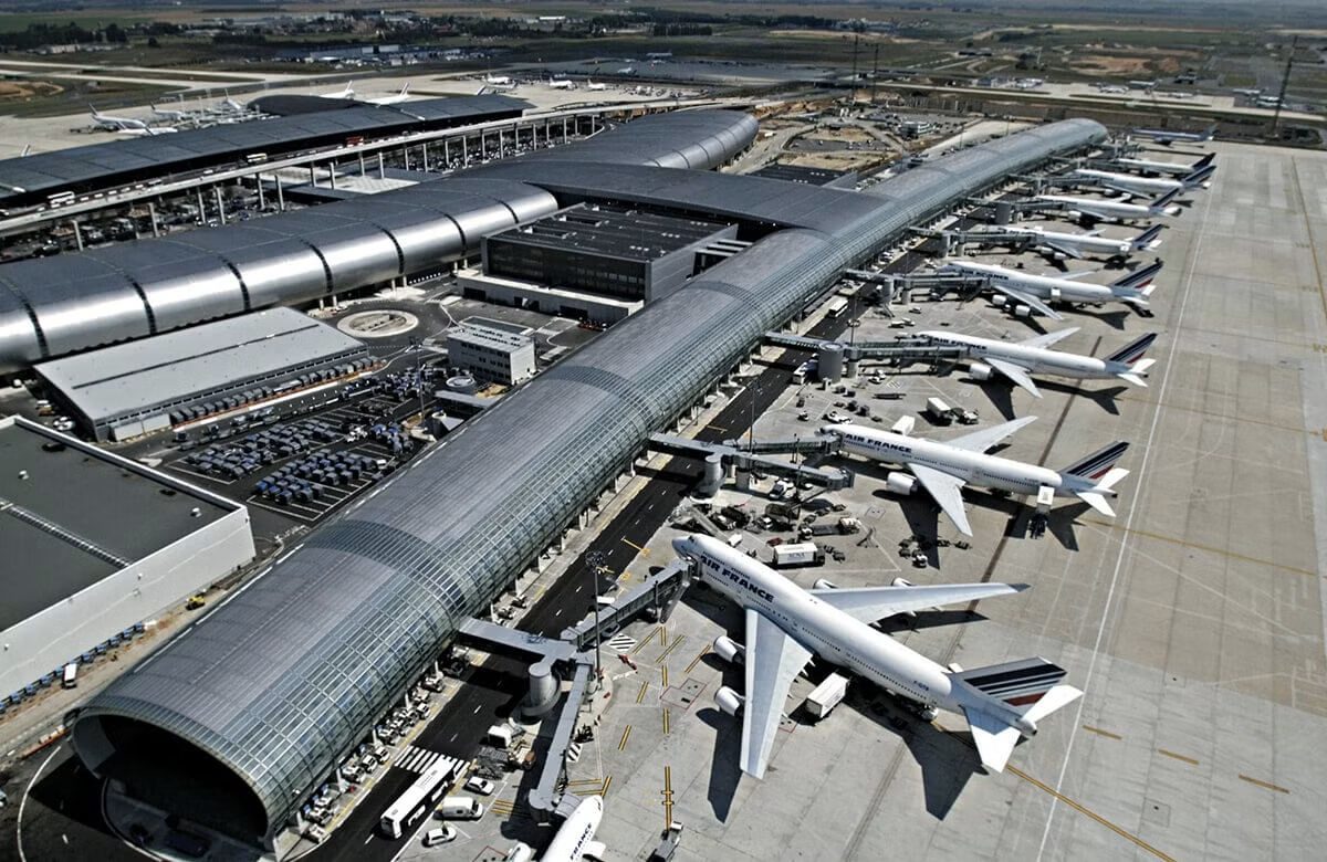Vue aérienne du terminal 2 de l'aéroport Paris-Charles-de-Gaulle à Roissy, où nos autocars accueillent les groupes